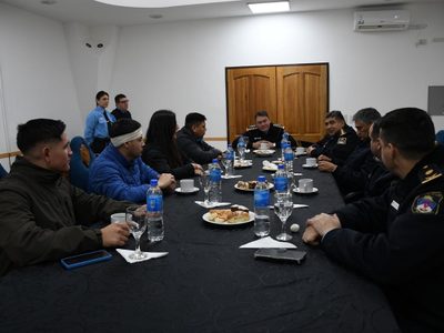 Policías heridos en Cutral Co fueron recibidos por la jefatura