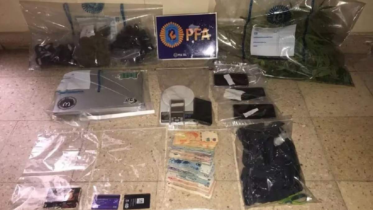 Parte de los elementos secuestrados por la Policía Federal en Mar del Plata. Fuente: (La Voz)