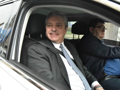 Fernández saldrá de gira por el interior del país antes de extender la cuarentena