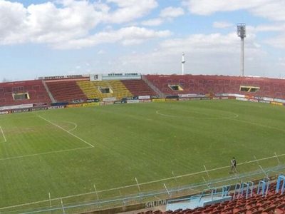 Por qué Deportivo Español desvinculó al abogado que tocó con Milei