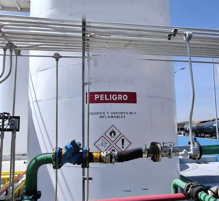 El combustible ilegal fue localizado en un inmueble bardeado