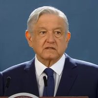 AMLO atribuye a la sana distancia el no haber atendido a familiares de desaparecidos