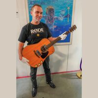 Peter Freedman compra en 6 mdd guitarra de Kurt Cobain para apoyar a las artes frente a la pandemia