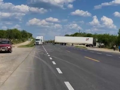 Bloqueo y balacera en la carretera Monterrey-Victoria por conflicto con columna Pedro J. Méndez