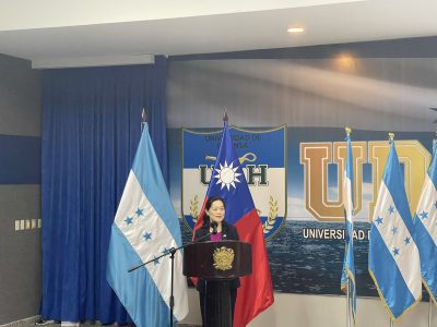 Taiwán retiró su embajada en Honduras tras la visita del canciller latinoamericano a China