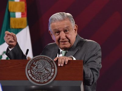 AMLO pide a funcionarios concluir sus tareas antes de buscar alguna candidatura