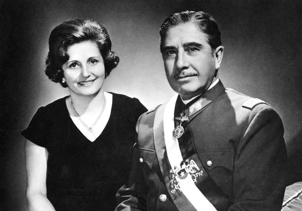 En 1974 recibió el cargo protocolar de primera dama