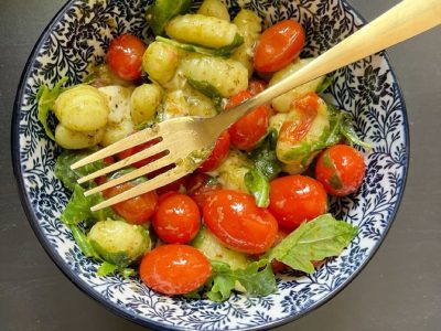 Receta de ñoquis de papa sin gluten: aprendé a hacerlos con pesto y disfrutá de un plato casero perfecto