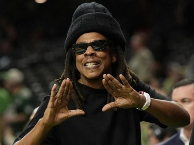 Una mujer que alegó ser violada a los 13 años por Jay-Z y Sean "Diddy" Combs retiró la demanda