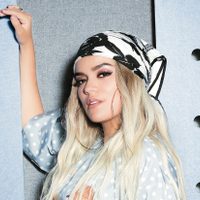 “Bebesita”: Karol G con poca tela intenta cubrirse pero no lo consigue entonces ¡Así lo menea!