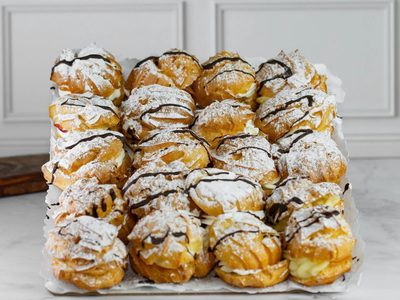 Con 4 huevos y 150 gramos de harina, hacé 60 profiteroles riquísimos para una tarde a puros mates