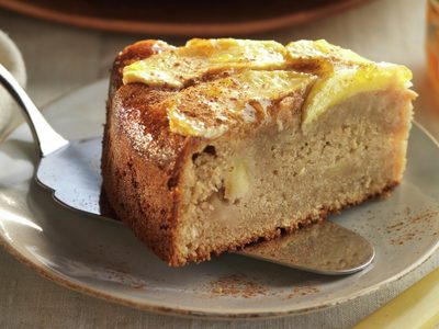 Se va el calor: una receta fácil de bizcochuelo de manzana para degustar en los días de lluvia