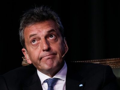 Argentina anuncia medidas económicas para ayudar a sectores golpeados por la devaluación