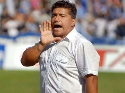 Godoy Cruz echó a Ribonetto y contrató de inmediato al Turco Asad