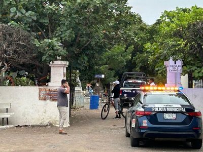 Grupo armado mata a tres personas durante un entierro en el panteón municipal de Colima