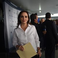 Lilly Téllez arremete contra AMLO por negarle el abrazo a Tatiana Clouthier. Esto dijo