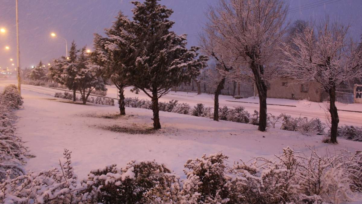 Amanecer de día martes en Zapala con una intensa nevada. Fuente: (Daniel Signorile).