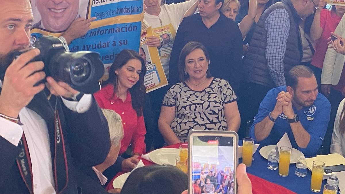 La candidata presidencial acompañada por el líder panista Marko Cortés
