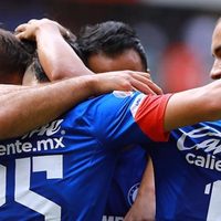 Cruz Azul golea y es superlíder; Pumas pierde el invicto y América empata