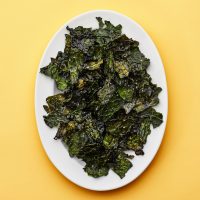 Chips de kale sin harina: llevá esta nutritiva verdura a otro nivel con esta receta perfecta para picotear o comer como guarnición