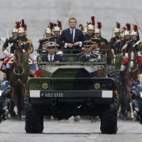 Macron asume presidencia de Francia y ofrece combatir el terrorismo
