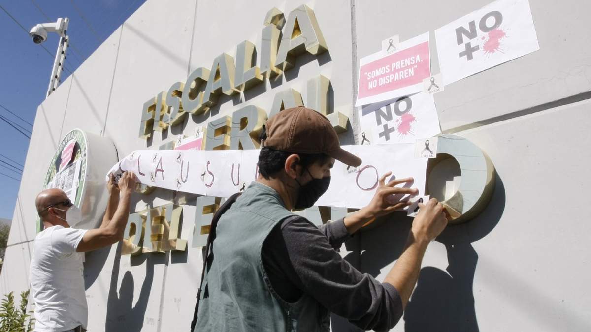 Protesta de periodistas afuera de la Fiscalía de Guanajuato