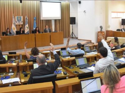 El Deliberante de Neuquén eligió autoridades y definió la línea de sucesión de Mariano Gaido en 2025