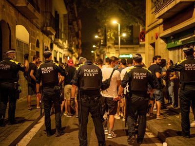 Más de 4 mil desalojados en Barcelona en la primera noche sin toque de queda