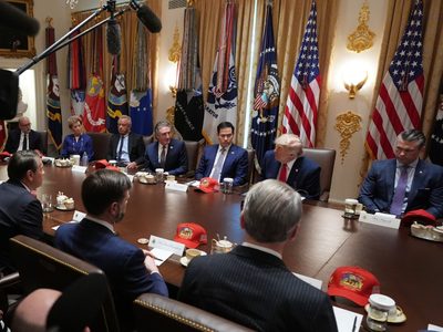 “Van muy bien las negociaciones con Irán”, insiste Donald Trump