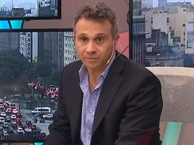 Sergio Lapegüe no pudo contener sus lágrimas tras la triste noticia del deceso de Maradona