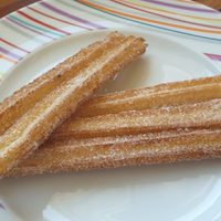 Receta fácil y rica para hacer churros en casa y para acompañar la merienda