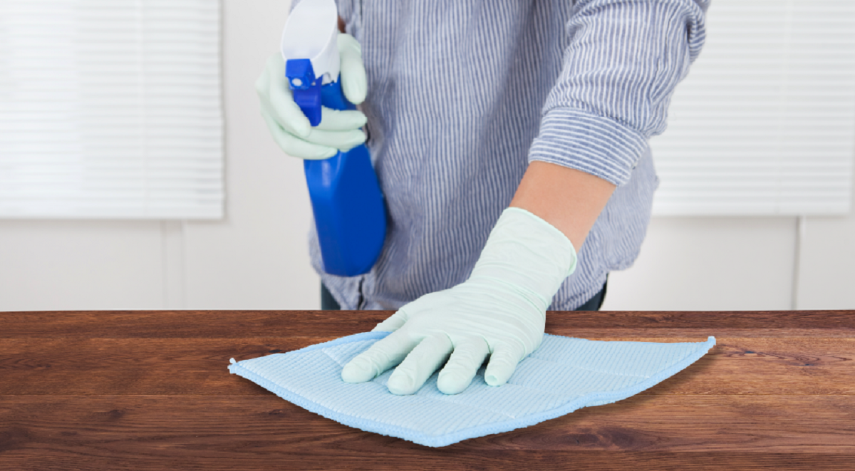 Cómo eliminar las manchas de óxido de tus muebles de madera. Fuente: (X)