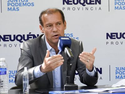Omar Gutiérrez anunció que el uso del barbijo en las escuelas de la provincia será opcional