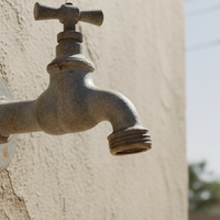 En medio de la ola de calor, vecinos del barrio La Gloria llevan dos días sin una gota de agua