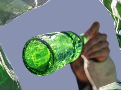 Dale un toque sofisticado a tu hogar con esta idea increíble y con esa botella de vidrio que estabas por tirar
