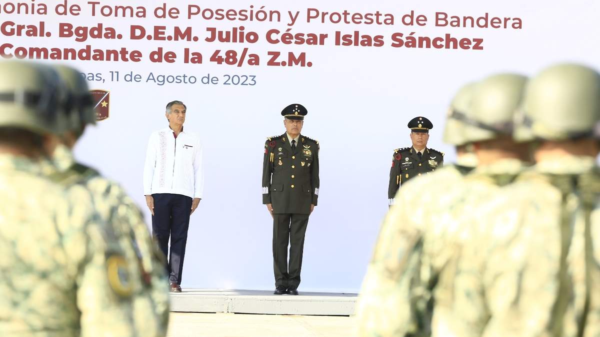 Asiste gobernador Américo Villarreal a la toma de posesión del comandante de la 48/a Zona Militar