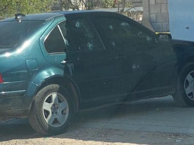 Balean un vehículo en Guaymas; niegan que fueran tras el hijo de la alcaldesa