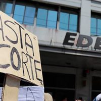 Casi 10.000 usuarios continúan con cortes de luz este lunes