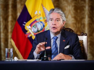 Ecuador: Presidente dice sentirse amenazado por grupos políticos ligados a la delincuencia