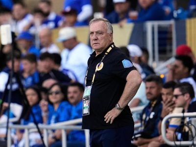 Dick Advocaat renuncia como técnico de Curazao por salud de su hija; no irá al Mundial
