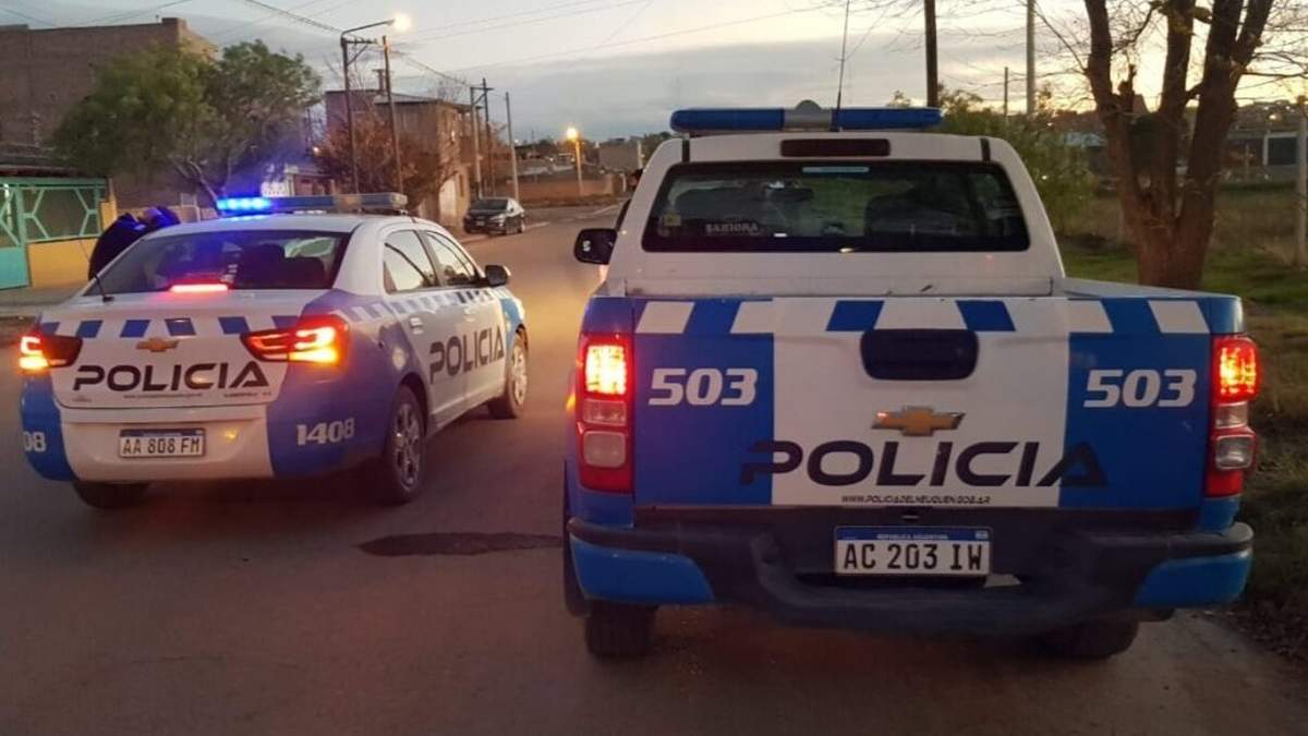 Móvil de la Policía de Neuquén. Fuente: (Twitter)