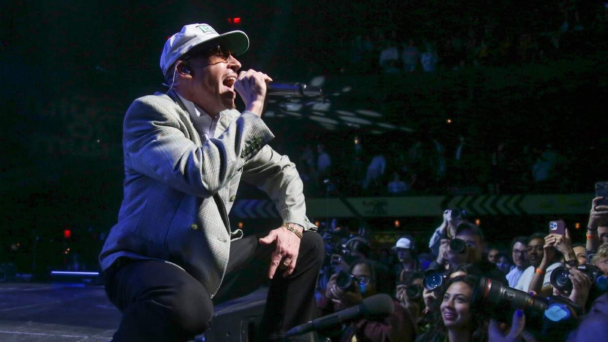 Macklemore cancela concierto en Dubái por rol de gobierno emiratí en crisis humanitaria en Sudán