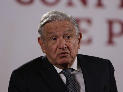 Pese a pruebas, AMLO niega espionaje desde Sedena con Pegasus y minimiza hechos