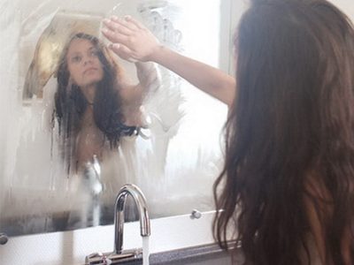 Con 1 solo producto: el truco definitivo para que los espejos del baño no se empañen mientras te duchás
