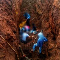 Joven quedó sepultado por derrumbe de tierra mientras trabajaba en huerta aguacatera en Michoacán