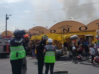 Incendio en el Mercado de Sonora fue controlado, reportan saldo blanco