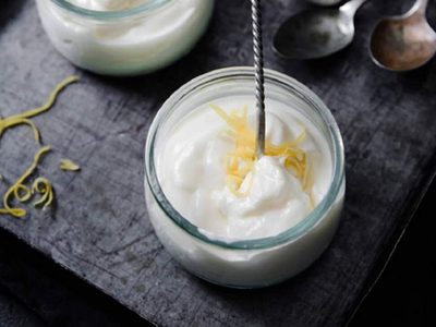 La mousse de limón más versátil y cremosa que te sirve para todas las tartas y postres