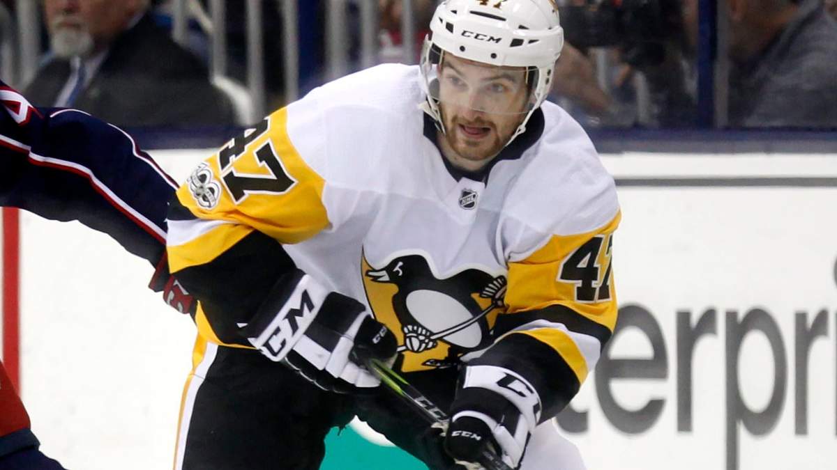 El delantero de los Pittsburgh Penguins, Adam Johnson
