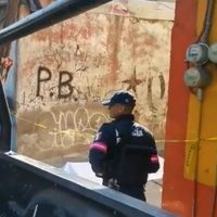 Un asaltante y un pasajero mueren en un robo a una combi en Naucalpan  (video)