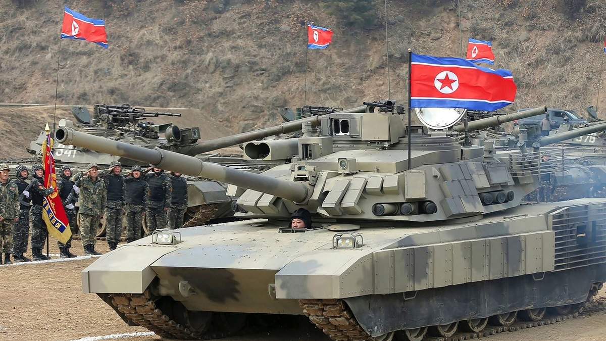 El gobernante norcoreano Kim Jong Un conduce un tanque de combate